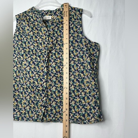 Land’n Sea Women’s Navy Multi Colored Floral Sleeveless Top. Navy Blue Yellow - Picture 7 of 15